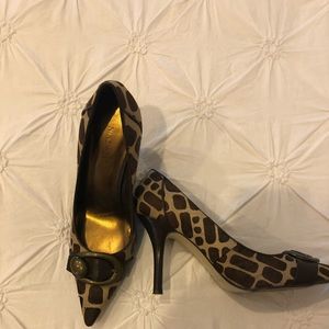 Nine West giraffe pattern pointy shoes